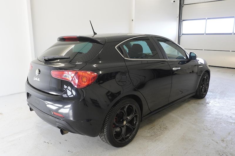 Alfa Romeo Giulietta 1.75 TBI QUADRIFOGLIO VERDE - fotka 6 z 27