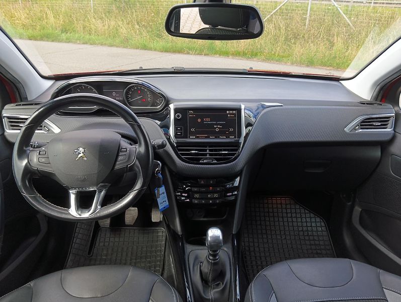 Peugeot 2008 (2018) ALLURE 130k MAN6 - fotka 18 z 27