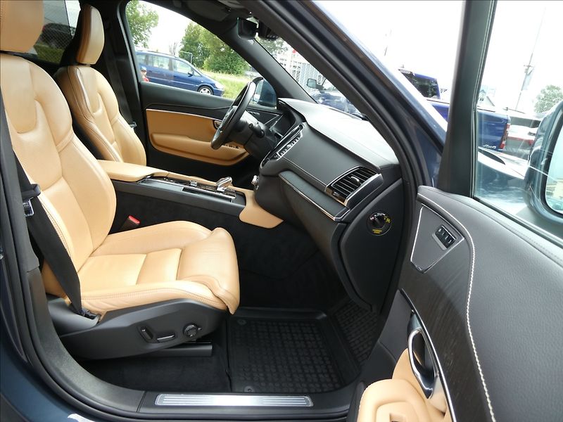 Volvo XC90 2,0 B5 173kW AWD,2x kola,ČR,DP - fotka 27 z 46