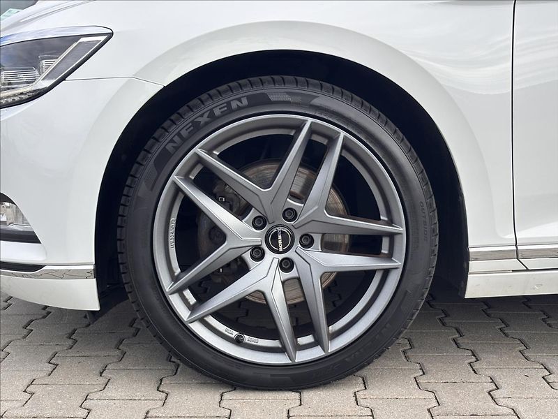 Volkswagen Passat 2,0 TDI 110kW BMT Highline - fotka 10 z 33