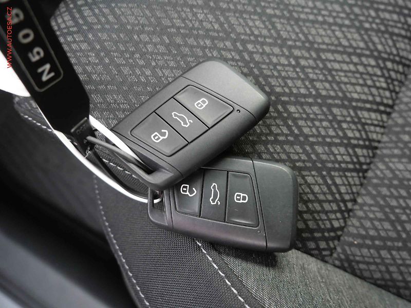 Škoda Karoq (2022) 1.5 TSi, Style, DSG - fotka 35 z 35