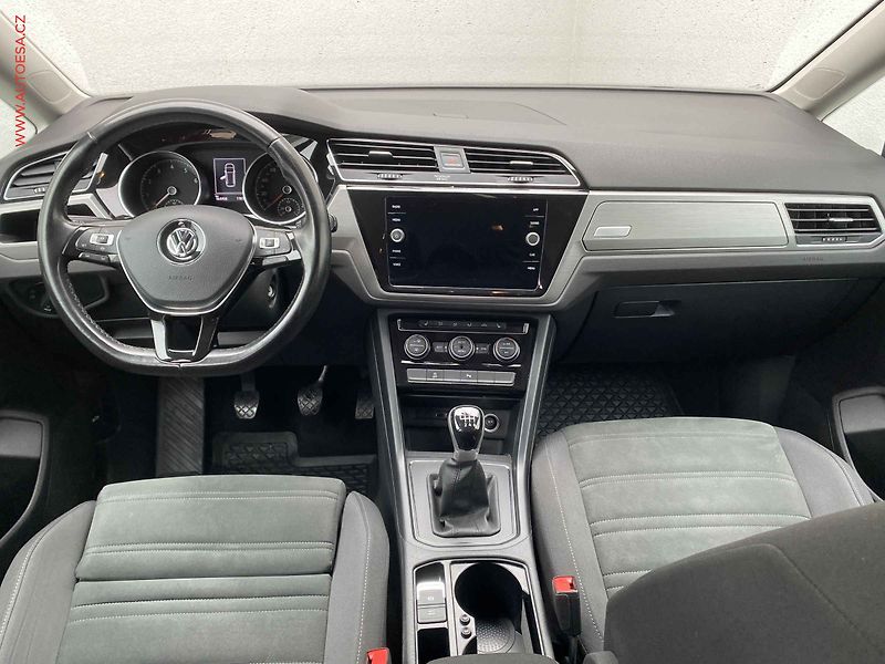 Volkswagen Touran (2020) 1.5 TSi, ČR, LED, park. - fotka 8 z 17
