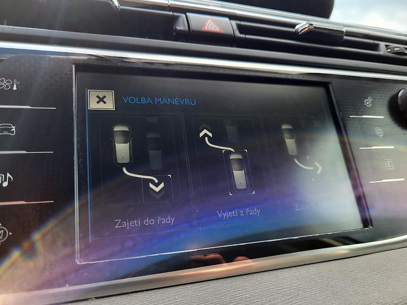 Citroën Grand C4 Picasso 2.0 eHDi autom EXCLUSIVE 7míst - fotka 16 z 48