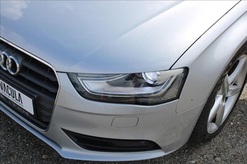 Audi A4 2,0 TDi  AUTOMAT, S-LINE - fotka 30 z 33