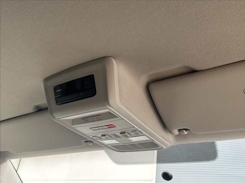 Volkswagen Transporter 2,0 TDI 150PS  L1H1 Van - fotka 24 z 57