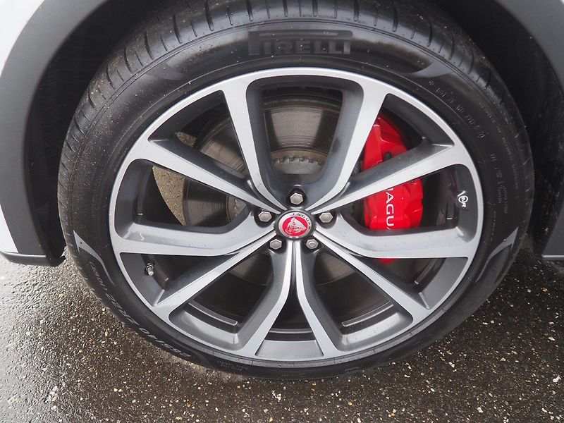 Jaguar F-Pace (2019) 5.0 SVR 550HP, Plný servis - fotka 8 z 43