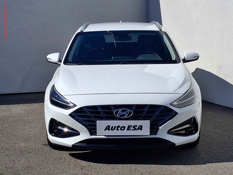 Hyundai i30 (2022) 1.5 T-GDi 48V MHEV, 1.maj,ČR - fotka 2 z 20