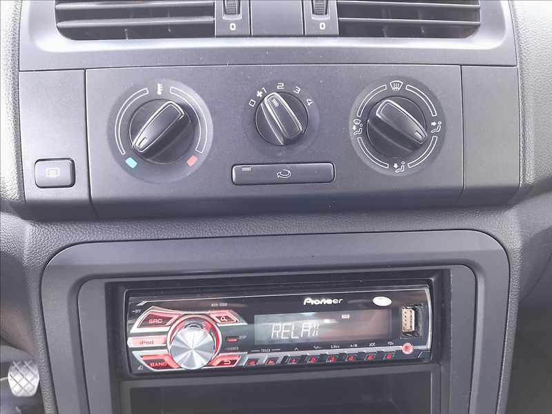 Škoda Fabia 1,2 HTP Activ STÁLE U NÁS - fotka 13 z 18