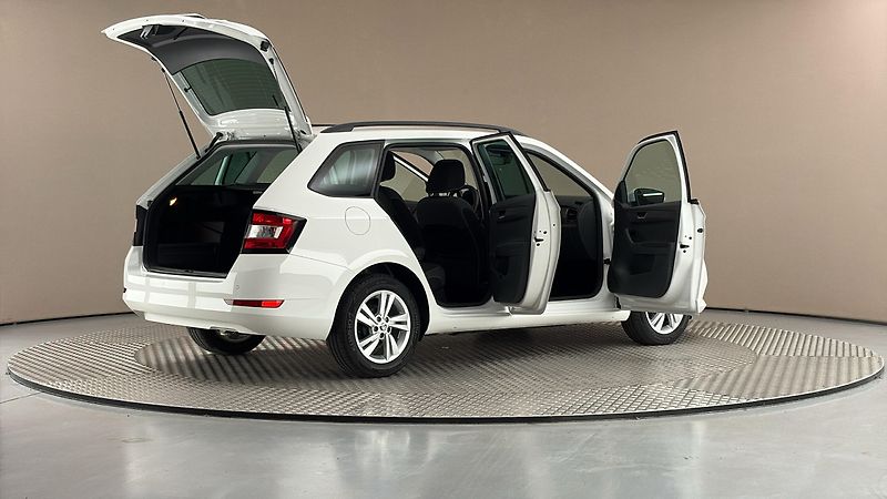 Škoda Fabia 1.0 TSI Ambition Combi - fotka 6 z 23