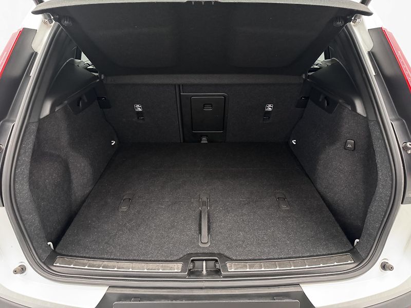 Volvo XC40 B4 AWD ULTIMATE CZ - fotka 5 z 49