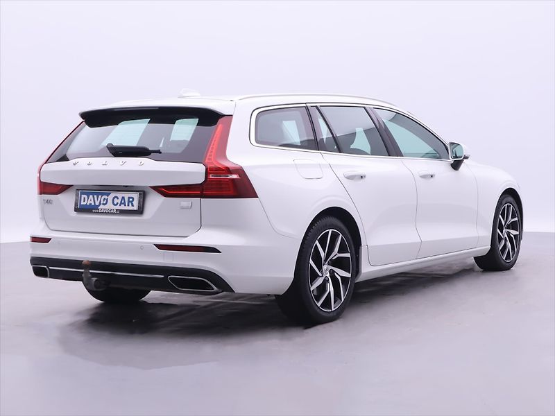 Volvo V60 2,0 B5 AWD Momentum Pro AT DPH - fotka 7 z 29
