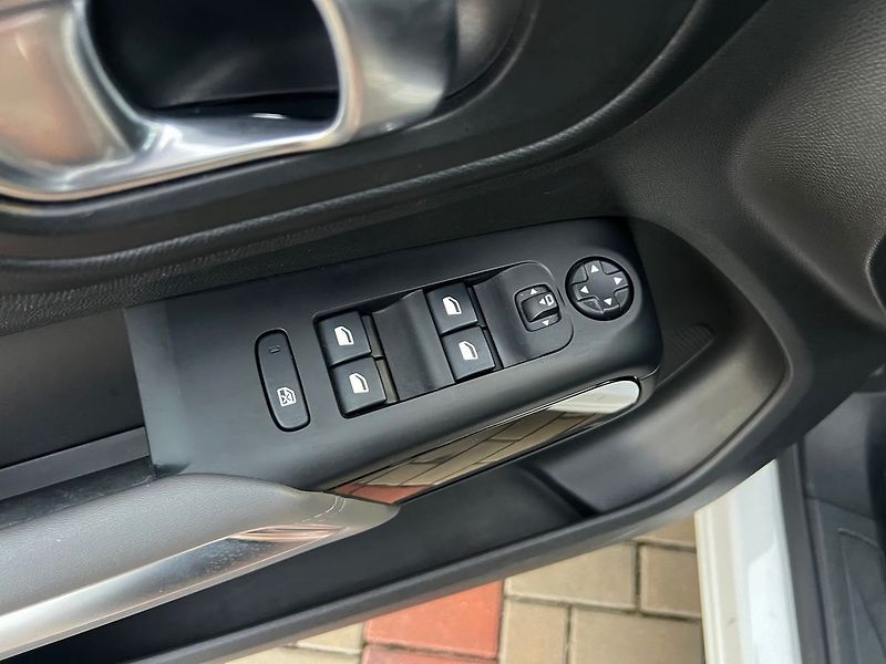 Citroën C5 Aircross (2019) 1.2 PureTech 96kW SHINE - fotka 13 z 49