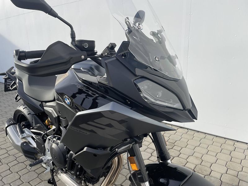 BMW (2026) F 900 XR - fotka 4 z 11