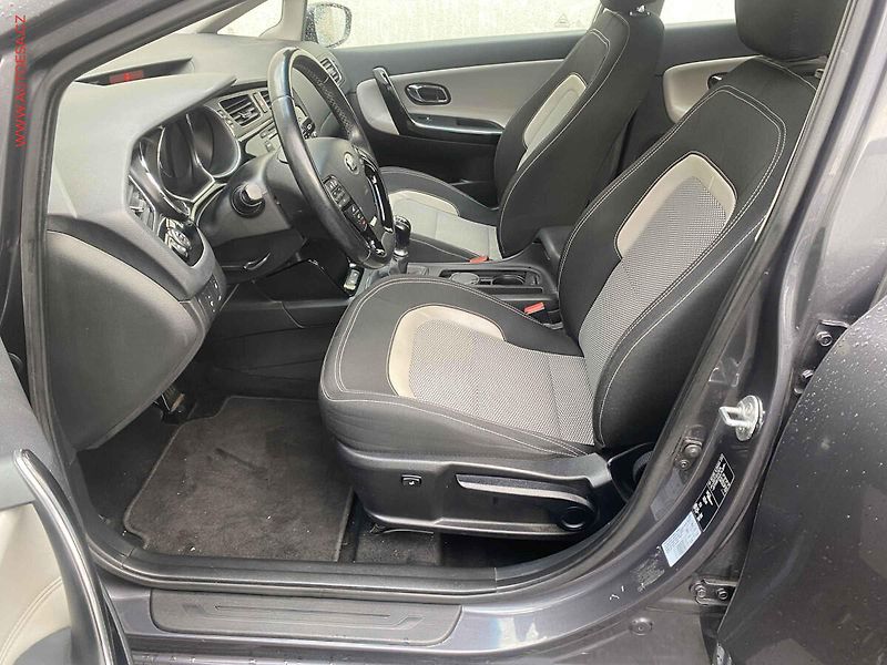 Kia Ceed (2013) 1.6 GDi, Exclusive, navi - fotka 9 z 20