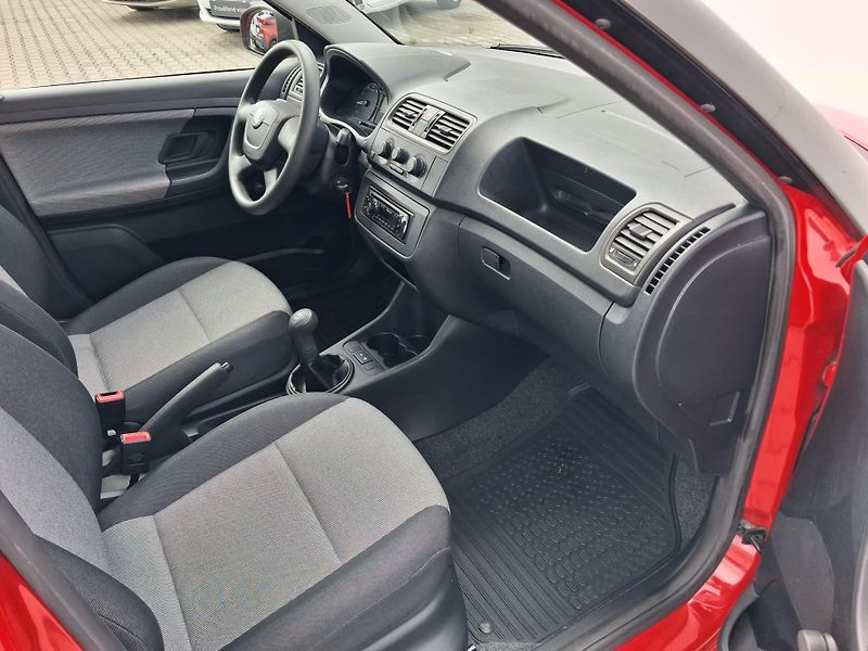 Škoda Fabia 1.2 HTP / 51 kW - fotka 17 z 21