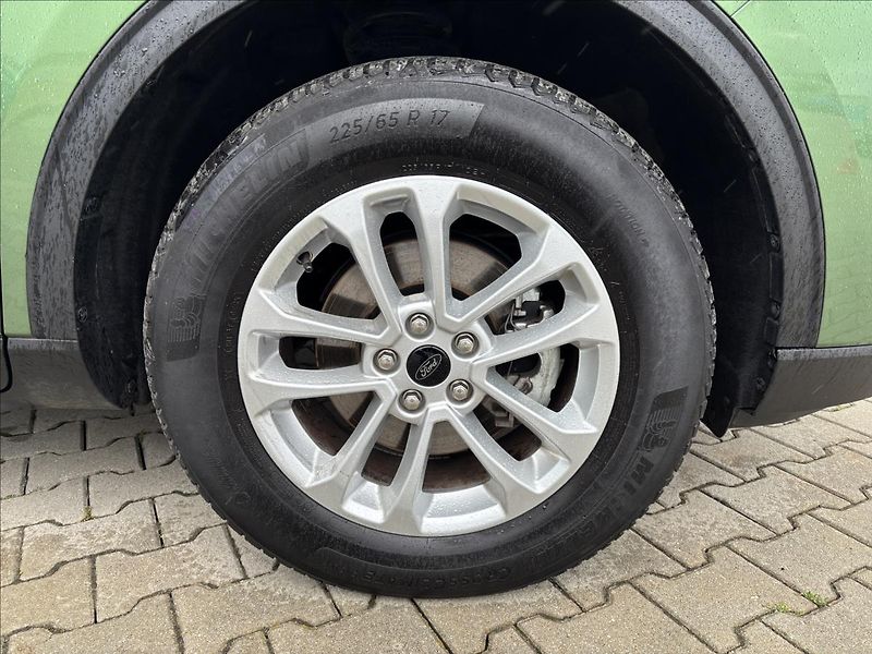 Ford Kuga 2,5 HEV 132kW Titanium - fotka 9 z 36