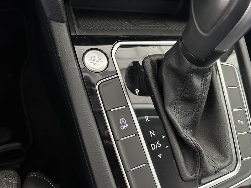 Volkswagen Passat 2,0   TDI 90kW,DSG,SERVISKA,AC - fotka 22 z 31