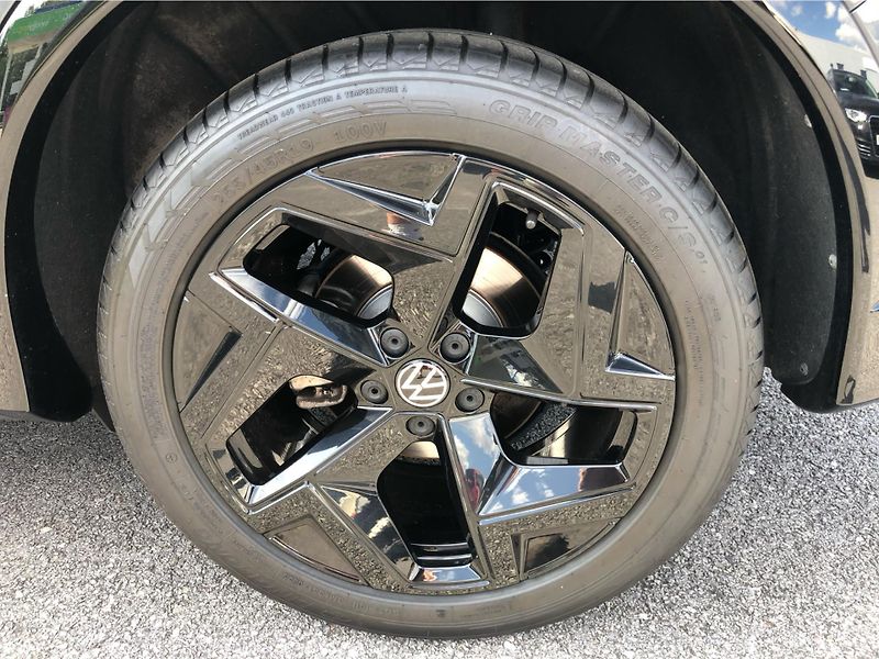 Volkswagen Tiguan R-Line People 1,5 eTSI 110kW m - fotka 14 z 30