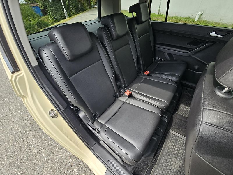 Volkswagen Touran (2017) 2.0TDI DSG - fotka 16 z 19