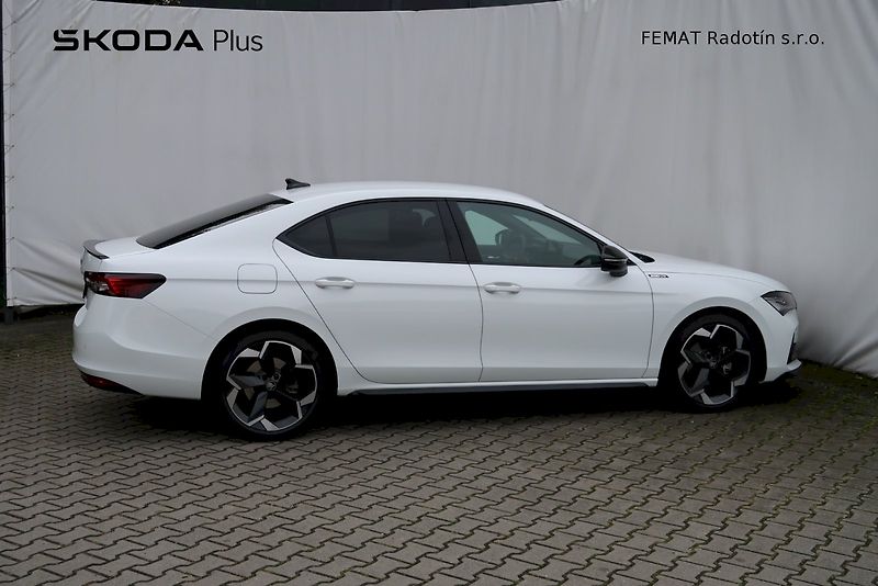 Škoda Superb (2025) SportLine 1,5 TSi e- Tec/110 k - fotka 3 z 32