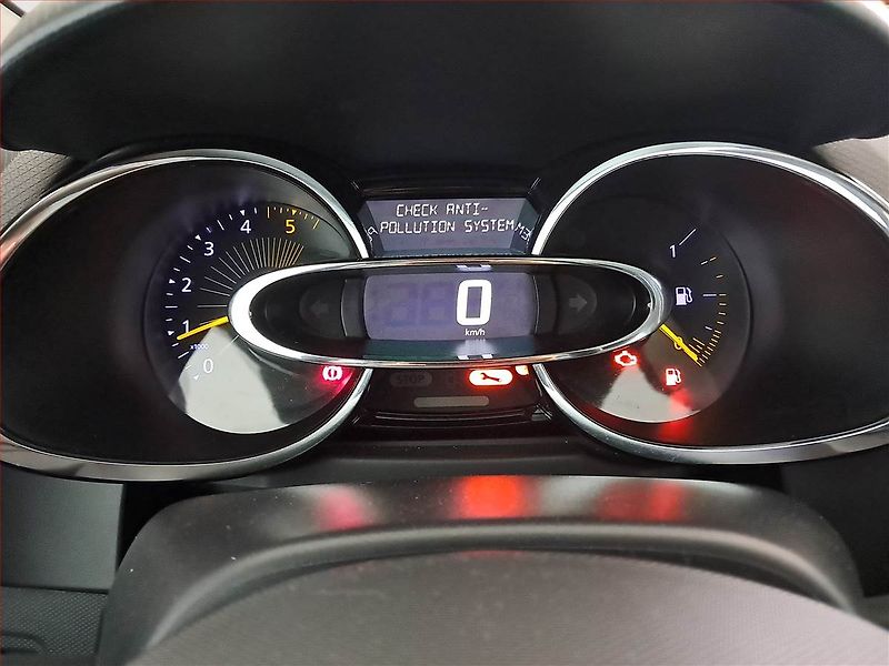Renault Clio (2015) 1.5 dCi, Navi, Tempomat - fotka 11 z 17