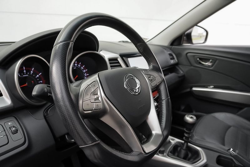 SsangYong Tivoli 1.6i 94kW Edition GO - fotka 12 z 30