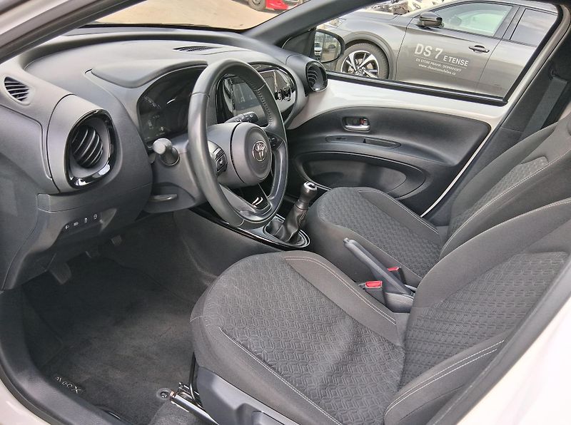 Toyota Aygo X STYLE 1.0 VVT-i 53 kW - fotka 10 z 21