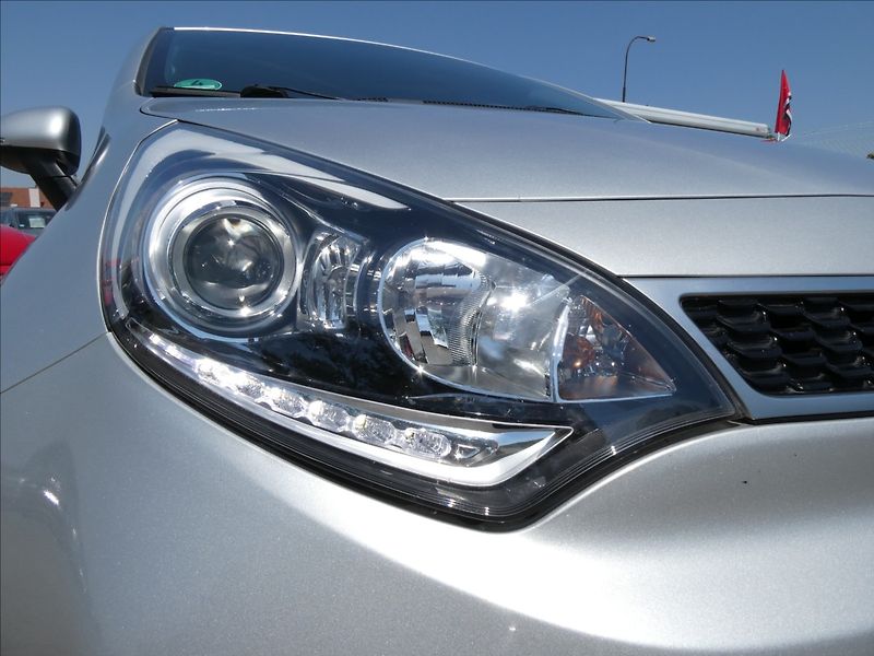 Kia Rio 1,2 i 62kW serviska, NAVI - fotka 5 z 44