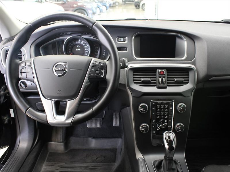 Volvo V40 1,5 T2 90kW AT Momentum 1.maj. - fotka 8 z 14