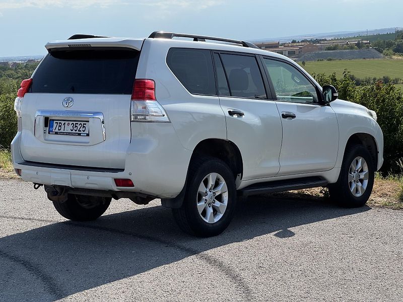 Toyota Land Cruiser 3.0 D-4D 127 kW AUT Tažné - fotka 4 z 36