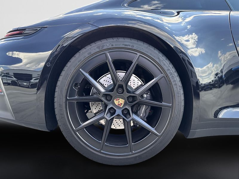 Porsche 911 Carrera - fotka 12 z 28