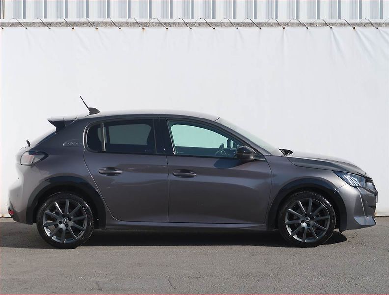 Peugeot 208 (2020) GT Pack 1.2 PureTech, Automat - fotka 6 z 21