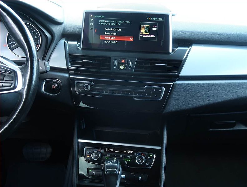 BMW Řada 2 (2017) 225xe Active Tourer, 4X4 - fotka 12 z 27