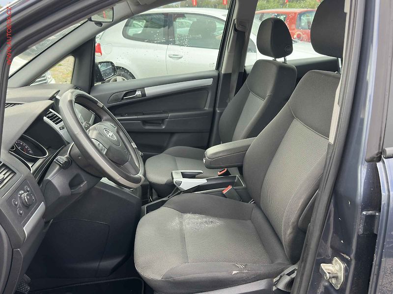 Opel Zafira (2009) 1.6i, AC, tažné - fotka 9 z 18