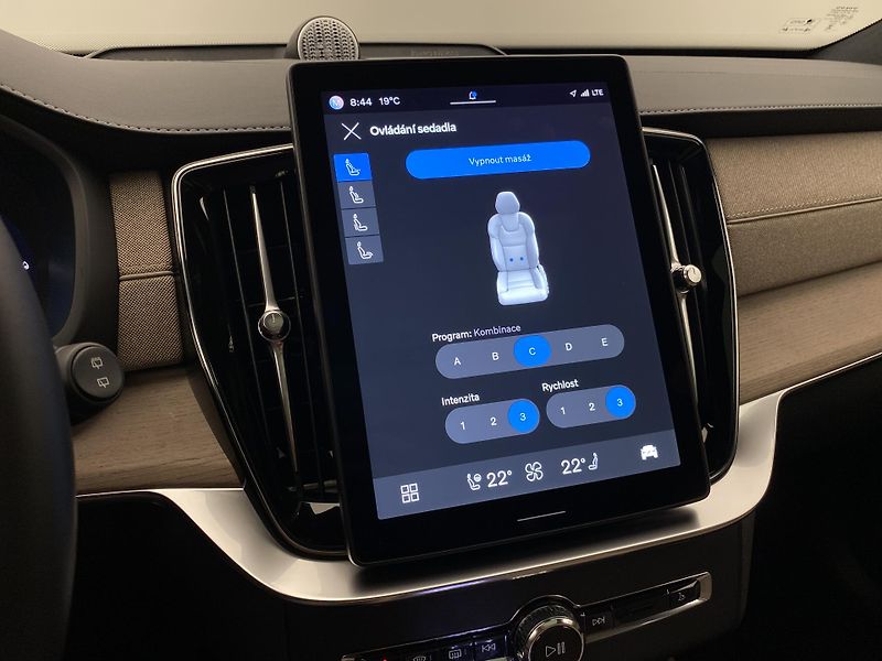 Volvo XC90 T8 AWD RECHARGE REZERVACE - fotka 67 z 73