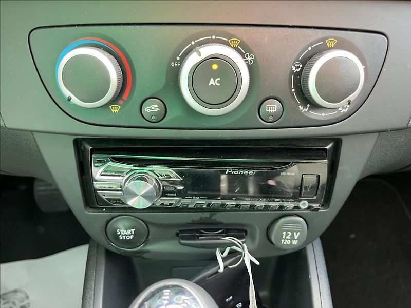 Renault Mégane 1,6 i KLIMA SERVIS STK 2/2027 - fotka 17 z 35