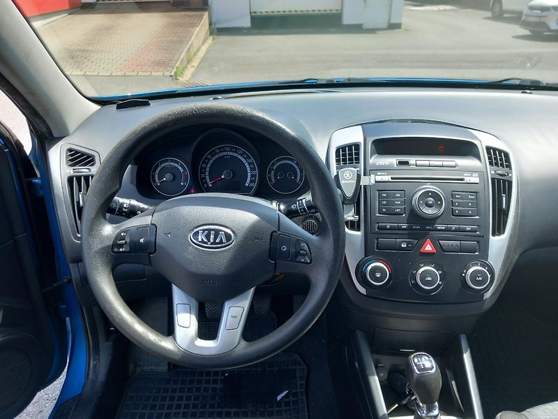 Kia Ceed (2011) - fotka 2 z 9