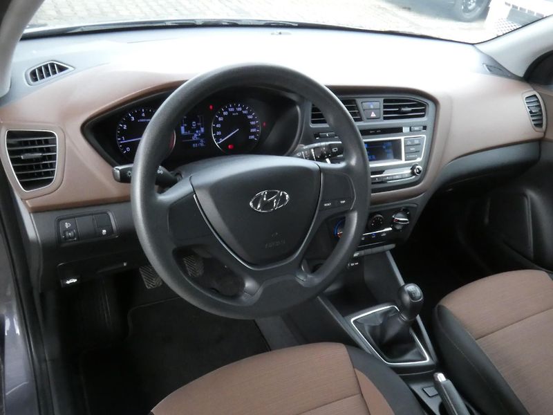 Hyundai i20 1,2 /55kW - fotka 5 z 30