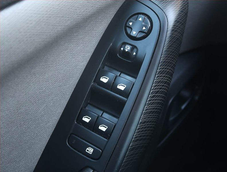 Citroën C4 Picasso (2016) 1.6 BlueHDi, 7 míst - fotka 15 z 21