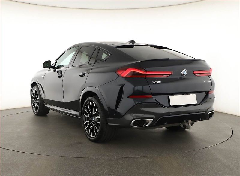 BMW X6 (2025) xDrive40i, M Paket, Navigace - fotka 4 z 21
