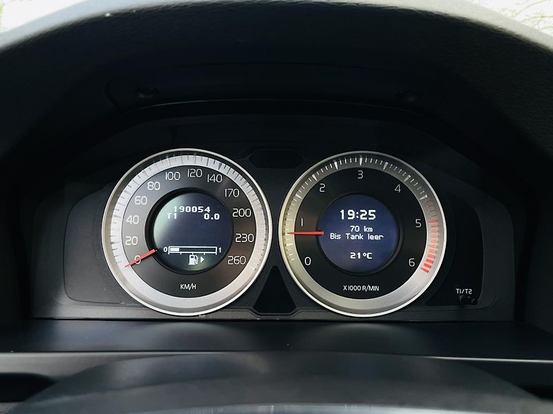 Volvo V60 2.4D5 MANUÁL VÝHŘEV SERVISKA - fotka 42 z 44
