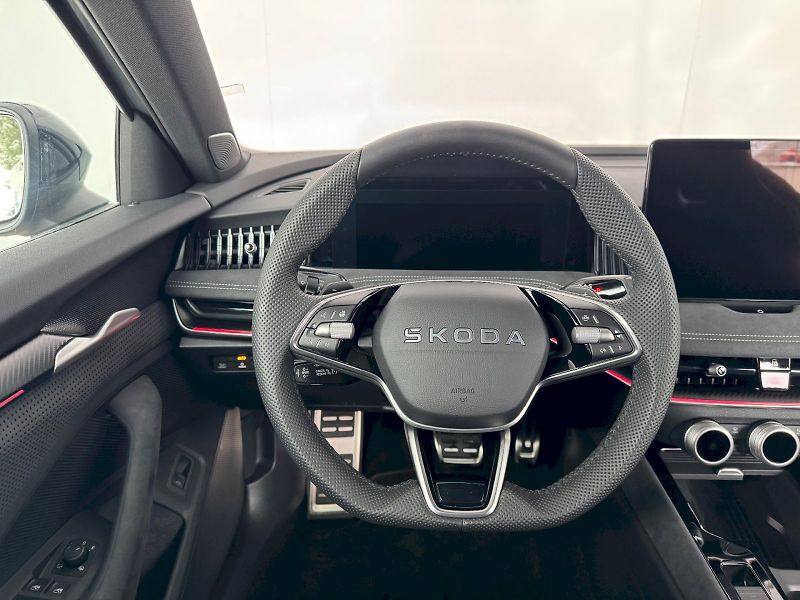 Škoda Superb (2025) SportLine 2.0 TDI/ 142 kW DSG7 - fotka 9 z 30