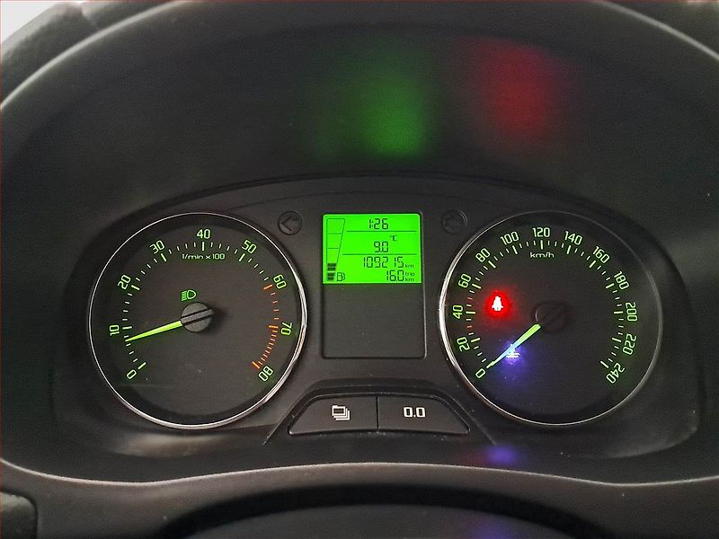 Škoda Fabia (2012) 1.2 TSI, po STK, zamluveno - fotka 11 z 16