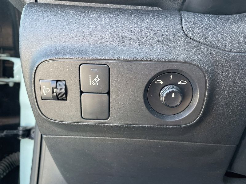 Citroën C3 (2017) 1.2 PureTech,Feel,60kW,1.Maj,Č - fotka 24 z 35