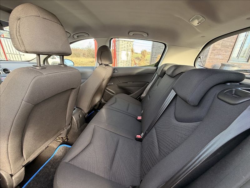 Peugeot 308 1,4 16V KLIMA - fotka 15 z 23