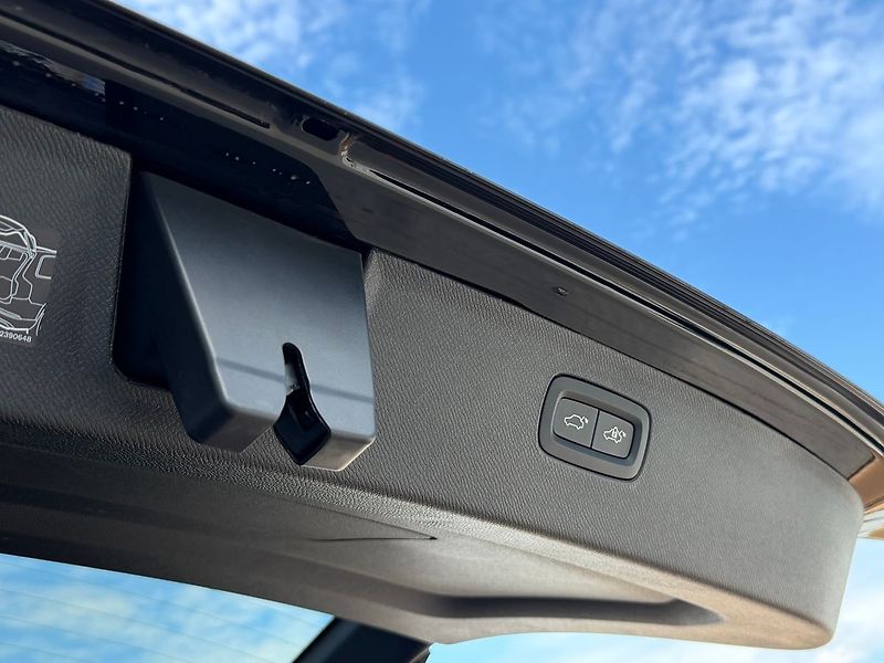Volvo XC90 B5 PLUS, 360°, VZDUCH, VENTILA - fotka 17 z 25