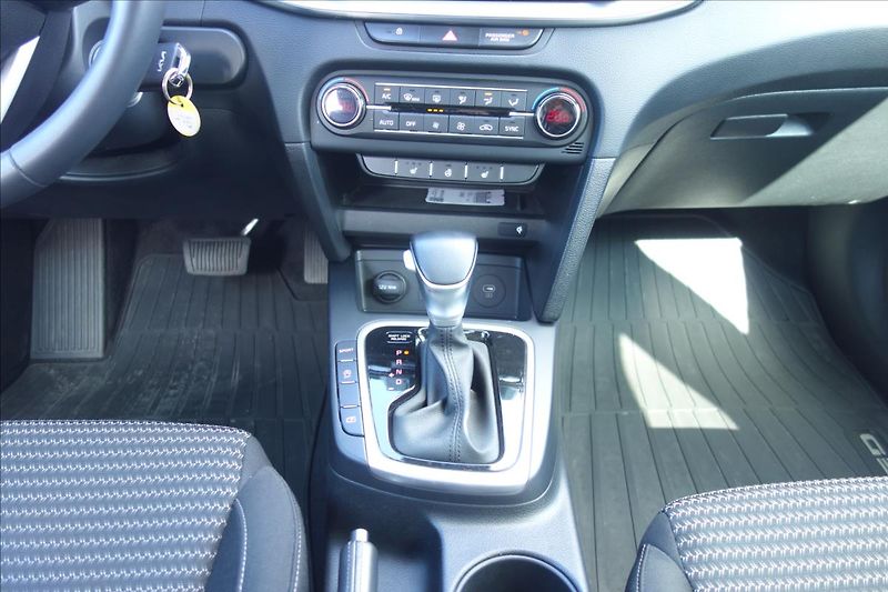 Kia Ceed 1,5 T-GDi,ČR,1 MAJ.,SERV.KN. - fotka 21 z 40