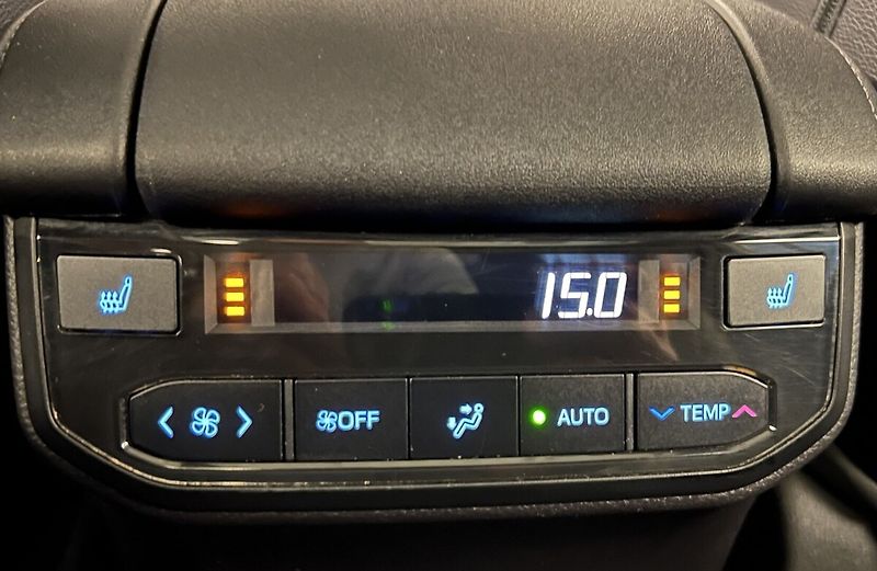 Toyota Highlander 2.5 Hybrid AT EXECUTIVE SKYVIE - fotka 15 z 22