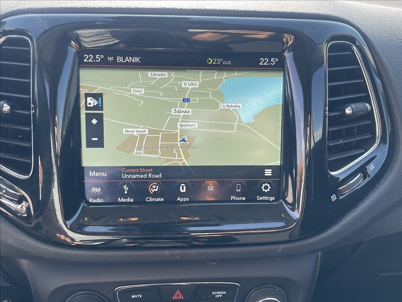 Jeep Compass 1,4 T 125kw AT9 Limited - fotka 15 z 32