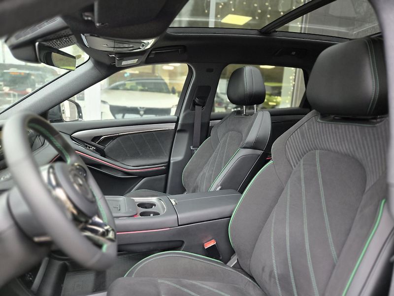 Voyah FREE 318 REV (2025) REV 318 AWD Hybrid - fotka 10 z 13